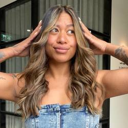 Photo 6334352140943869499 y